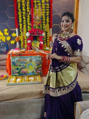 Isha Gangore Instagram - मेरा लल्ला 🦚🪈🥹 @ishu_gangore
saree @shree_creation_hub
necklace @kesha_jewellry