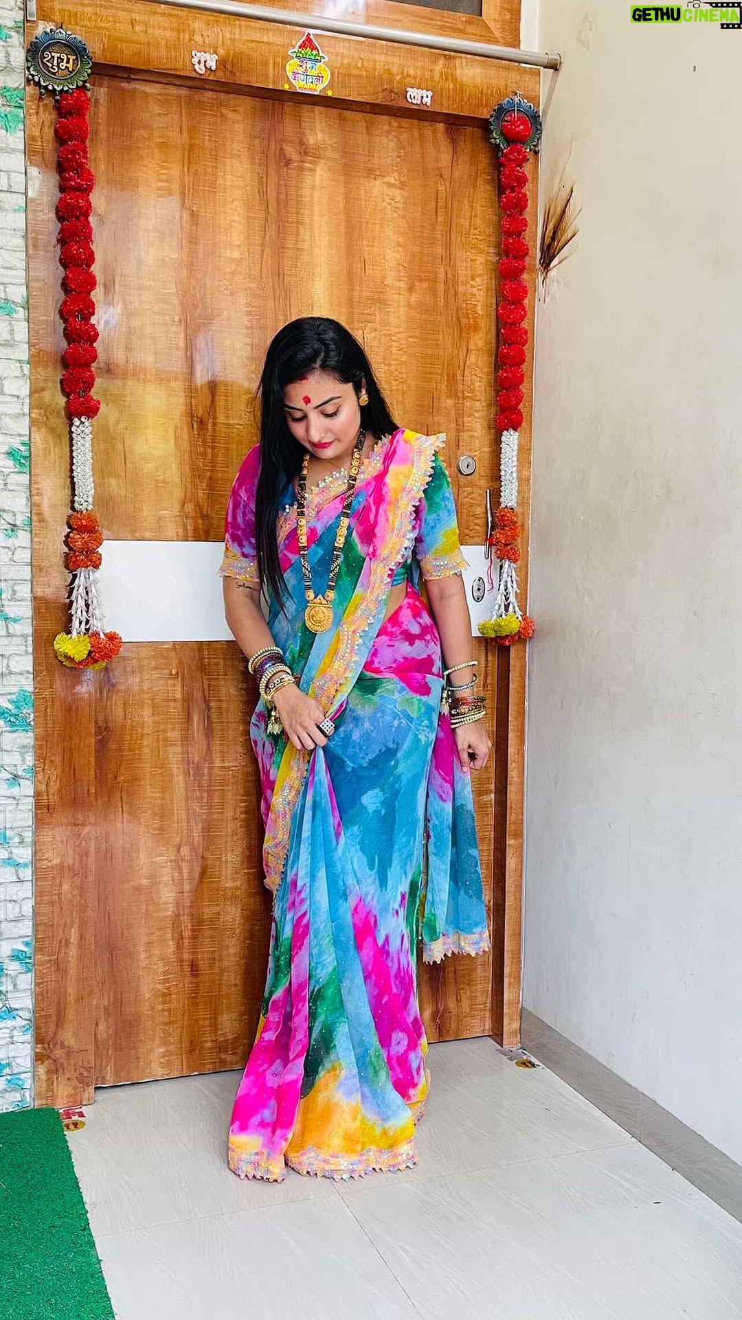 Isha Gangore - 2K Likes - aakhe noch lugi teri 😡😡😡😡 
magsutra @balaji__fashion_ 
#explore #foryoupage #reelsinstagram #trendingreels #reelkrofeelkro #reelfeelit