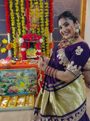 Isha Gangore Instagram - मेरा लल्ला 🦚🪈🥹 @ishu_gangore
saree @shree_creation_hub
necklace @kesha_jewellry