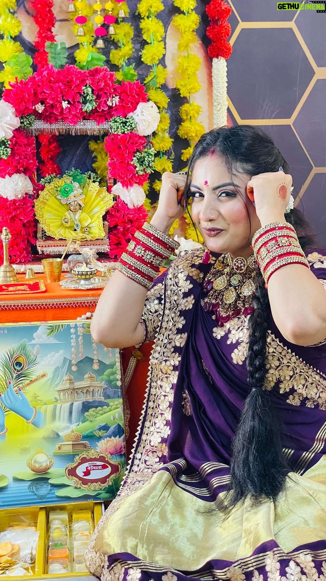 Isha Gangore - 2.8K Likes - nand ke anand bhaiyo 🦚🪈😍 @ishu_gangore 
saree @shree_creation_hub