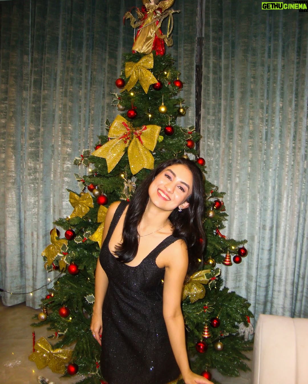 Ishika Bhargava - 17.4K Likes - Christmas dump 🎄🎅
Dress @meshki