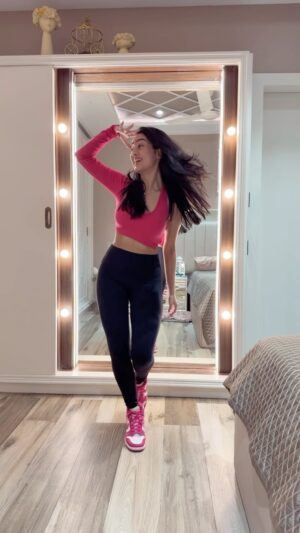 Ishika Bhargava Instagram - Day 3 of recreating my most loved choreographies 💖 #ishikabhargavachoreography