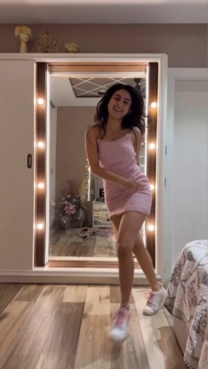 Ishika Bhargava Instagram - In all Pink again 💖🎀 throwback kat vibes are my fav 🤭 #ishikabhargavachoreography