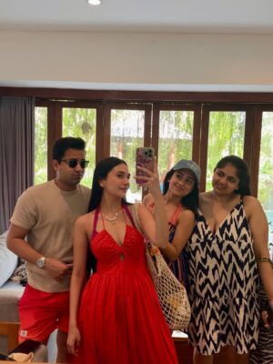 Ishika Bhargava Instagram - Bali dump 2 🌺🌴🌊