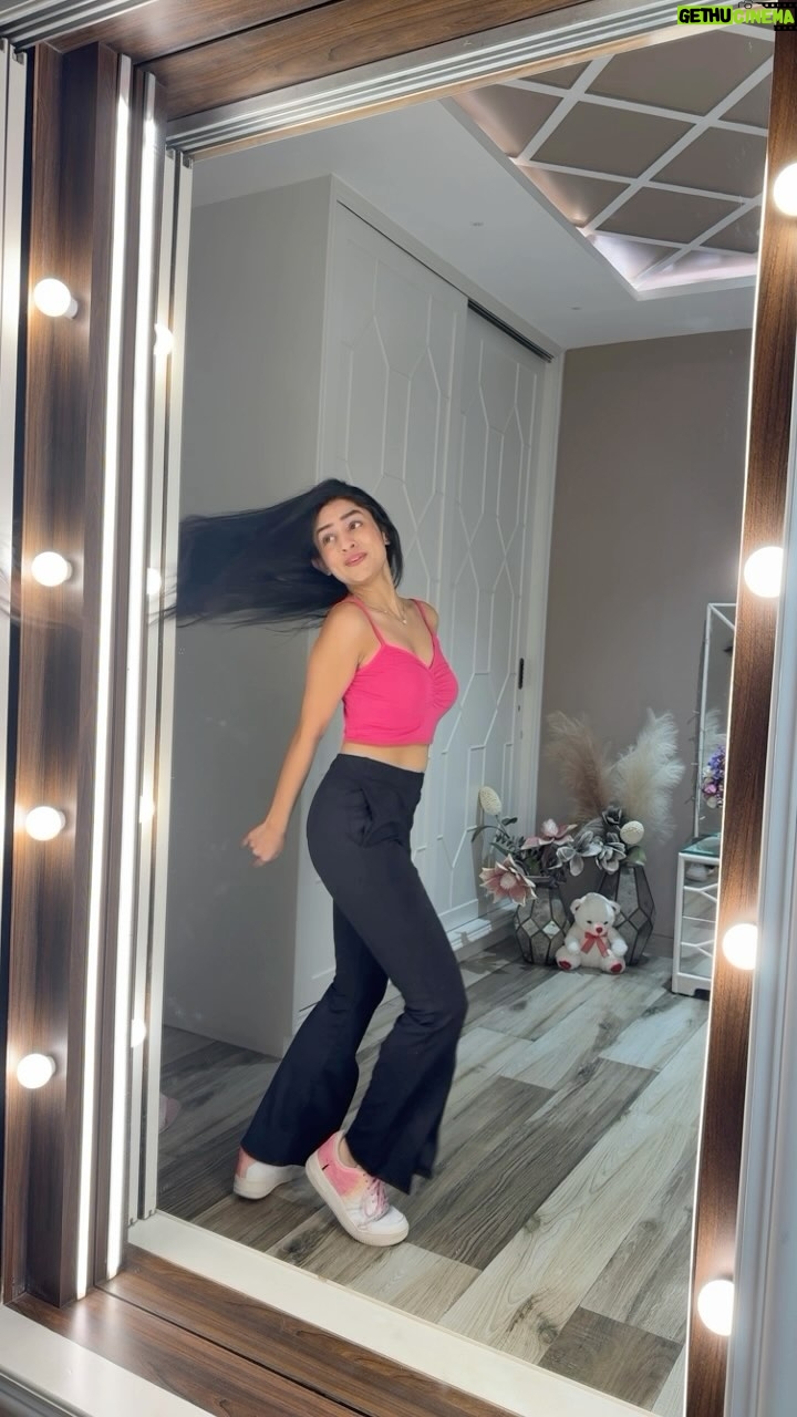 Ishika Bhargava - 74.7K Likes - Just feels 🙌🏽💖
#ishikabhargavachoreography