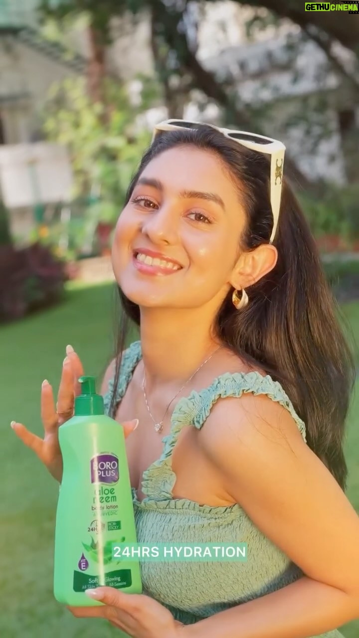 Ishika Bhargava - 116K Likes - Sun’s out, picnics are in, but dry, cranky skin? Not invited! 🌞💚 

Packed my picnic basket with all the essentials—snacks, lemonade, and my BoroPlus Aloe Neem Body Lotion. Because happy skin = happy vibes! ✨ 

Lightweight, hydrating, and perfect for all-day outdoor fun. Trust me, your skin will thank you later! 🌸 

#Ad #BoroPlusAloeNeemLotion