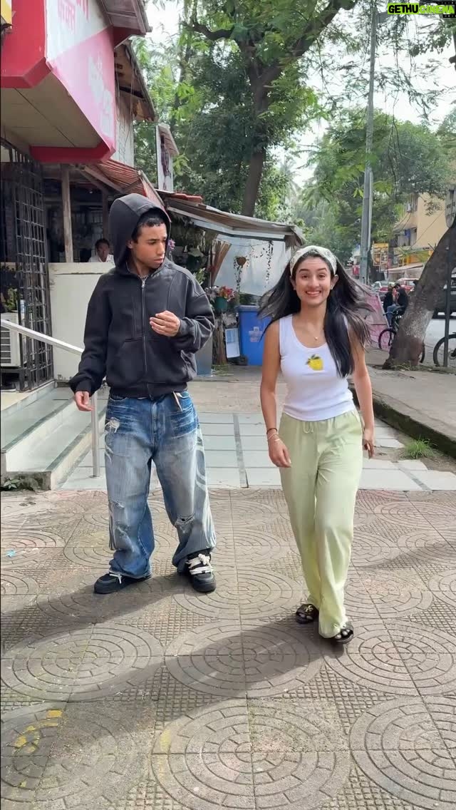Ishika Bhargava - 16K Likes - Took his phone 🤭 @noel
