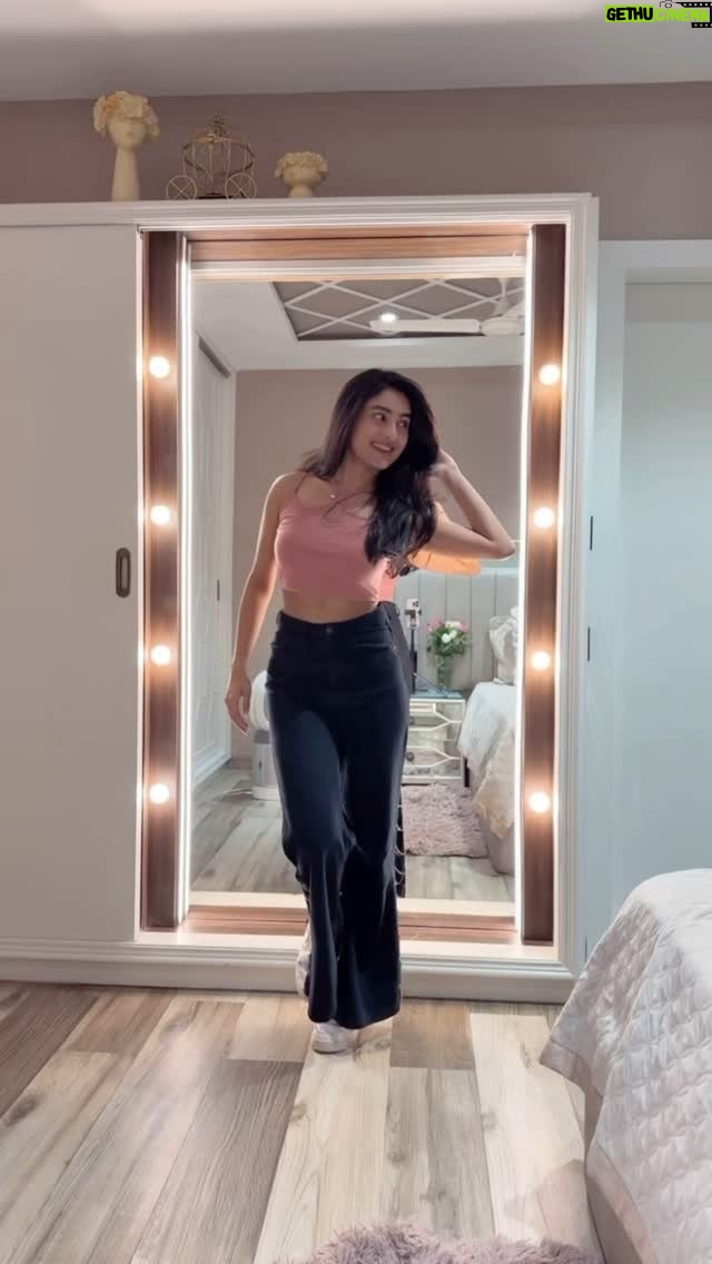 Ishika Bhargava - 195.9K Likes - Gal ban gayi 😉 #ishikabhargavachoreography