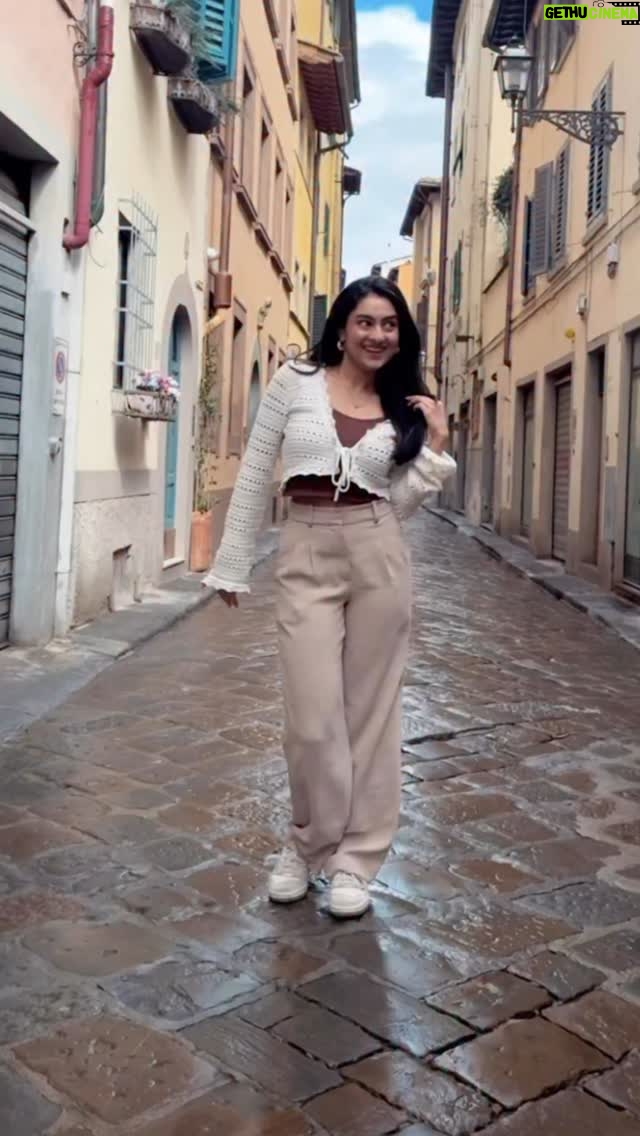 Ishika Bhargava - 59.4K Likes - One from the drafts 🫶 Bollywood vibes in Florence 🌸✨
D.C @ishika_bhargava 
.
.
#bollywood #florence #dance #throwback