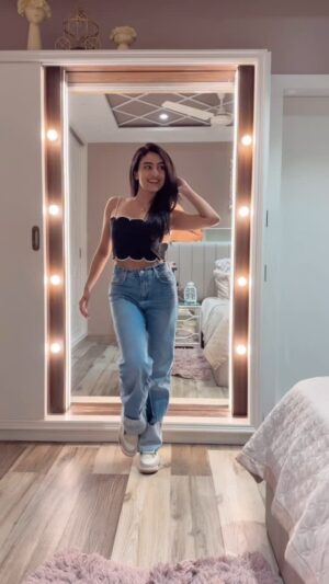 Ishika Bhargava Instagram - Caller tune baby 😉🖤 #ishikabhargavachoreography