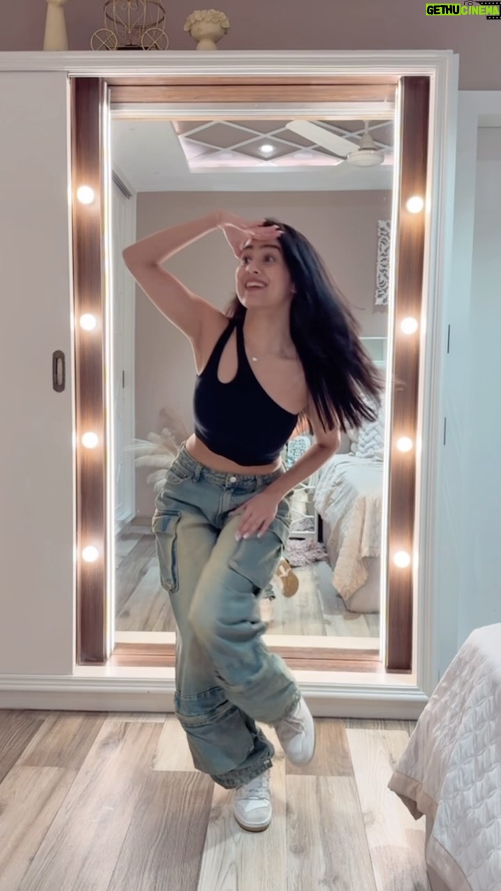 Ishika Bhargava - 126.6K Likes - #ishikabhargavachoreography  twist twist 💃