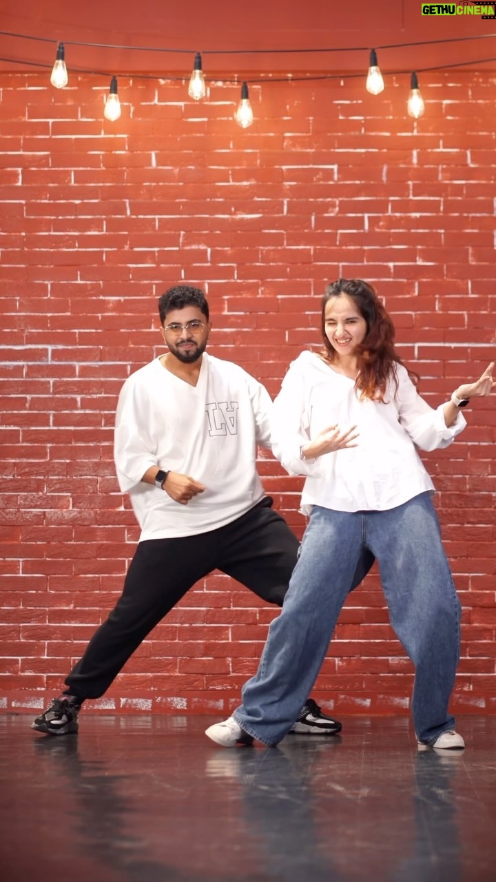 Ishpreet Dang - 42.5K Likes - Nostalgic Tunes♥️

#instareels #dance #bollywood #instagood #oldisgold #style