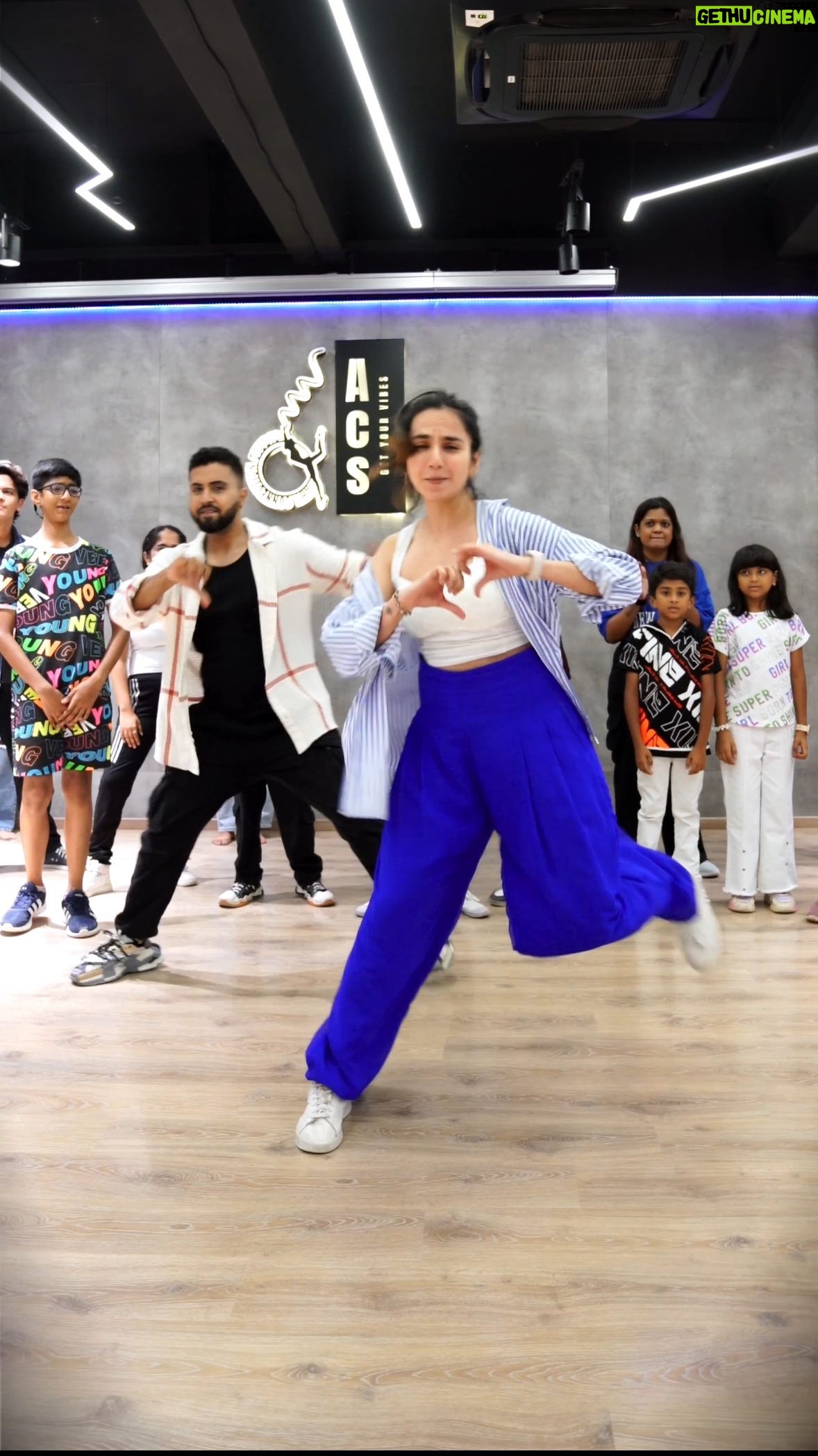 Ishpreet Dang - 358.2K Likes - Dancing to this fab choreo after one year with @tejasdhoke11 
What an amazing workshop 😃♥️🔥

#reels #mujhkoyaadsatayeteri #tejpreet #ishpreetdang #instagram