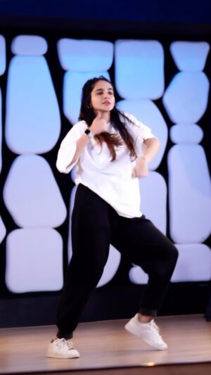 Ishpreet Dang Instagram - Let’s Groove ♥️
