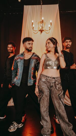 Ishpreet Dang Instagram - #TejPreet is Back with OG BollyHop . 1000s of DMs to both of us . So we finally created this for all of you ❤️❤️

Thank you all for always being with us 
Dancing with @ramesh67191_dancefit @prafullshimpi_dancefit 

Shot by @akash.yadav7245 

#chammo #trending #dance #bollywood
