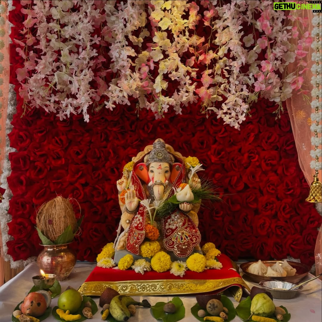 Ishpreet Dang - 35.3K Likes - BAPPA IS HERE & SO DO A LOT OF POSITIVITY,HAPPINESS & LOTS & LOTS OF MODAK🤭♥️🙏

Ganpati Bappa Morya 🙏