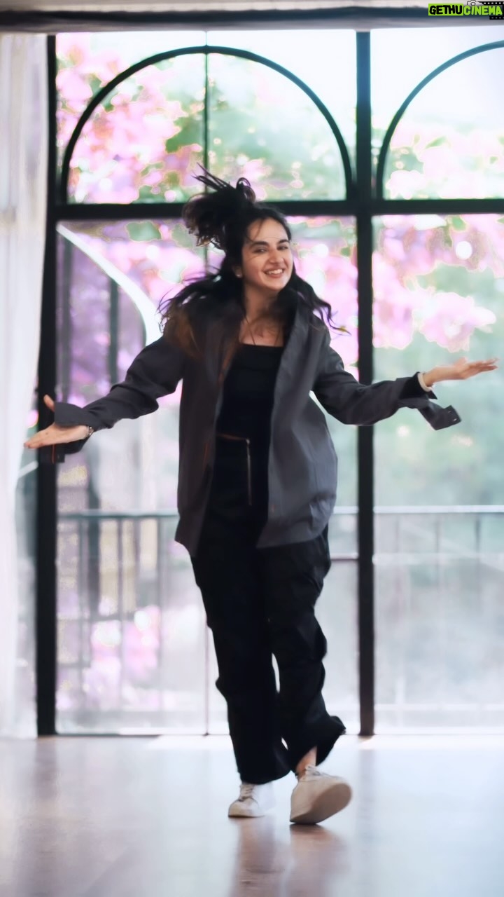 Ishpreet Dang - 96.9K Likes - Dil Luteya ♥️

#reel #dance #instareel #instagram #instadaily #bollywood #happy