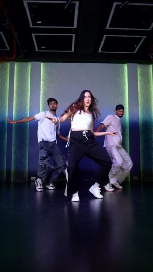 Ishpreet Dang Instagram - Mehboob Mere ❤️

Choreography by @tejasdhoke11