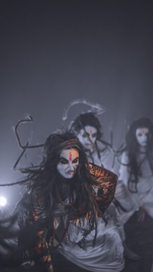 Ishpreet Dang Instagram - JAI MAHAKAL 🙏
Finally, the video is here! Experience the divine dance for Lord Shiva, beautifully choreographed & directed by Tejas Dhoke. The powerful vibrations resonate through every step, a reminder that Mahakal is ever-watchful of all deeds.

Directed & Choreographed by @tejasdhoke11 
Shot by @akash.yadav7245 
Assisted by @creative_karmachari @_foodiee_soul_1208