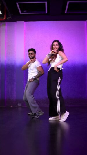 Ishpreet Dang Instagram - After Gulabi Sadi I think this song is the cutest 🥰♥️

Location @byou.in