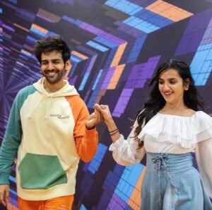 Ishpreet Dang Instagram - Ok Here’s my small journey..♥️
The limit is up to 10 photos I think.. so couldn’t share all the celebrities pictures but in next post definitely will share ♥️
#throwback
#instagood #celebrity #photography #memories #instagram #instadaily