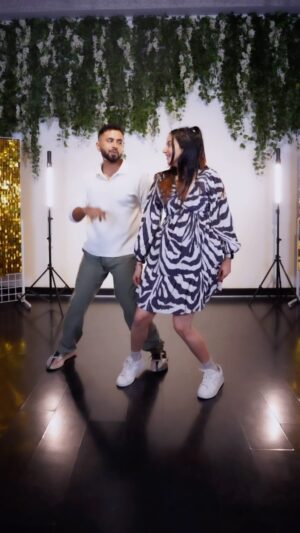 Ishpreet Dang Instagram - Loved the choreo ♥️
@tejasdhoke11
Teaching This Choreography In Mumbai Workshop 😃
Don’t Miss It 😁
#instagood #dance #bollywood #instagram
