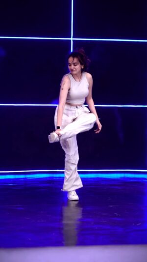 Ishpreet Dang Instagram - Ghungroo Tut Gaye 🔥

#ghungroo #ishpreetdang #trending