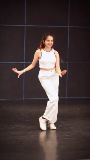 Ishpreet Dang Instagram - Dancing in the flow 👯
#dancelover #reels #dance #dancer #cool #instadaily #instagood