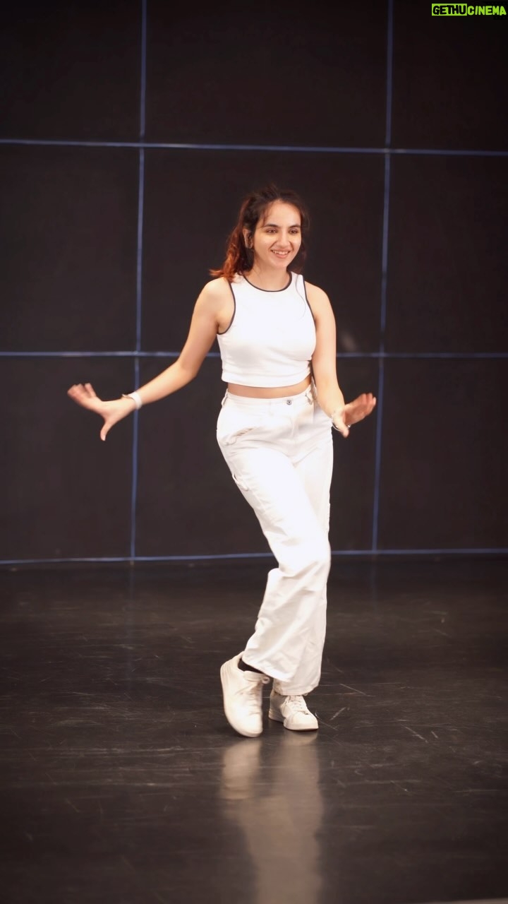 Ishpreet Dang - 638.2K Likes - Dancing in the flow 👯

#dancelover #reels #dance #dancer #cool #instadaily #instagood