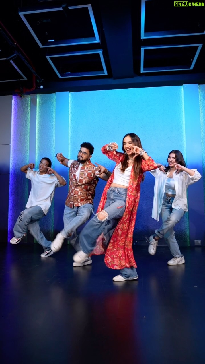 Ishpreet Dang - 222K Likes - Nainowale ne ♥️

Beautifully choreographed by @tejasdhoke11