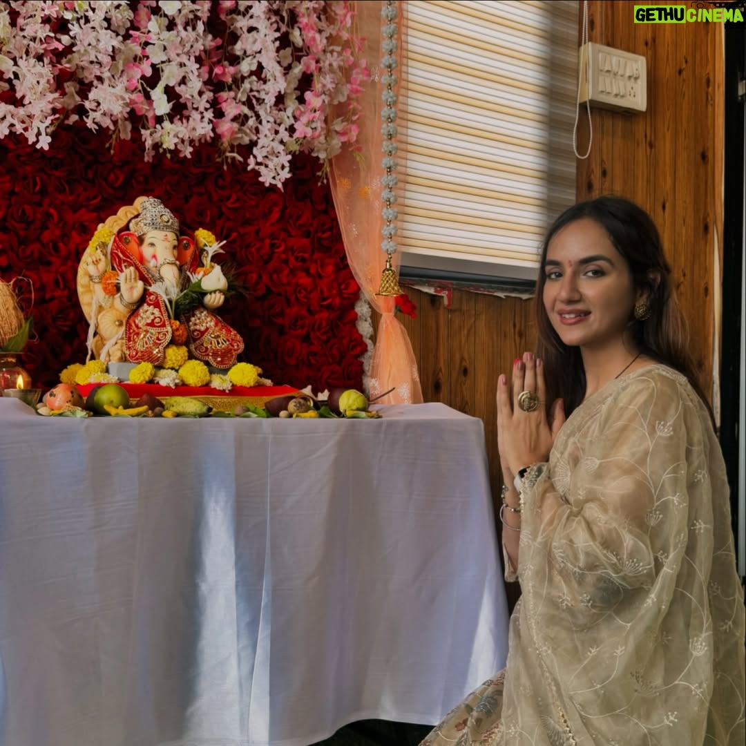 Ishpreet Dang - 35.3K Likes - BAPPA IS HERE & SO DO A LOT OF POSITIVITY,HAPPINESS & LOTS & LOTS OF MODAK🤭♥️🙏

Ganpati Bappa Morya 🙏