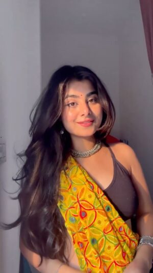 Ishu Kashyap Instagram - Hayyee🌻✨
.
.
.
.
.
.
.
#trendingreels #reelkarofeelkaro #fyp #bollywood