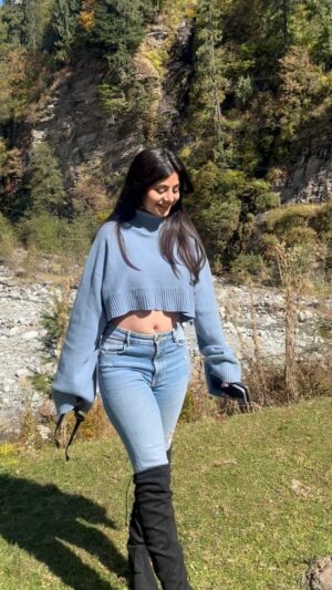 Ishu Kashyap Instagram - Nadaniyan🏔️🫶🏻
.
.
.
.
.
.
.
.
.
.
#explore #instagram #trendingreels #fyp