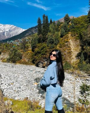 Ishu Kashyap Instagram - ☀️🏔️🩶
.
.
.
.
.
.
.
.
.
#explorepage #instagood #trendingpost #viral #manali #mountains #nature #picoftheday #ootd