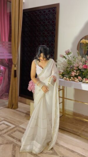 Ishu Kashyap Instagram - Tere naina👀💓
#explore #saree #trendingreels #instadaily #reelkarofeelkaro #fyp