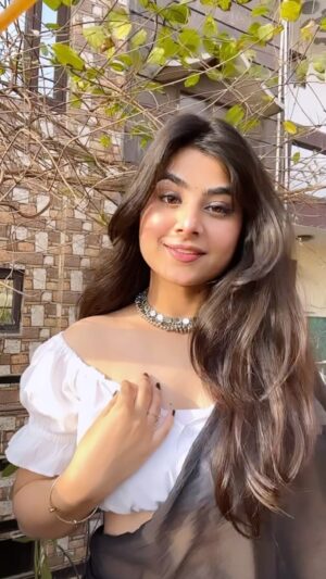 Ishu Kashyap Instagram - This song😩♥️
#slomo #kahanisuno #reels #explore #trending
