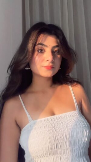 Ishu Kashyap Instagram - Recreating Vanni from SAIYAARA 🤍✨
.
.
.
.
.
.
#explore #fyp #trendingreels #reelkarofeelkaro #instagram #saiyara