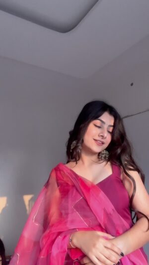Ishu Kashyap Instagram - Oo bekhabar👀
.
.
.
.
#explore #fyp #instagood #trending #indian #ethnic