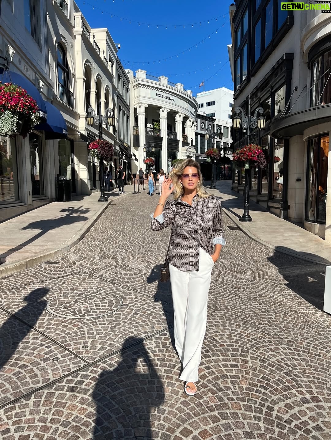 Ivana Mrázová - 3 Likes - Back in the city of Angels 🌴🇺🇸❤️