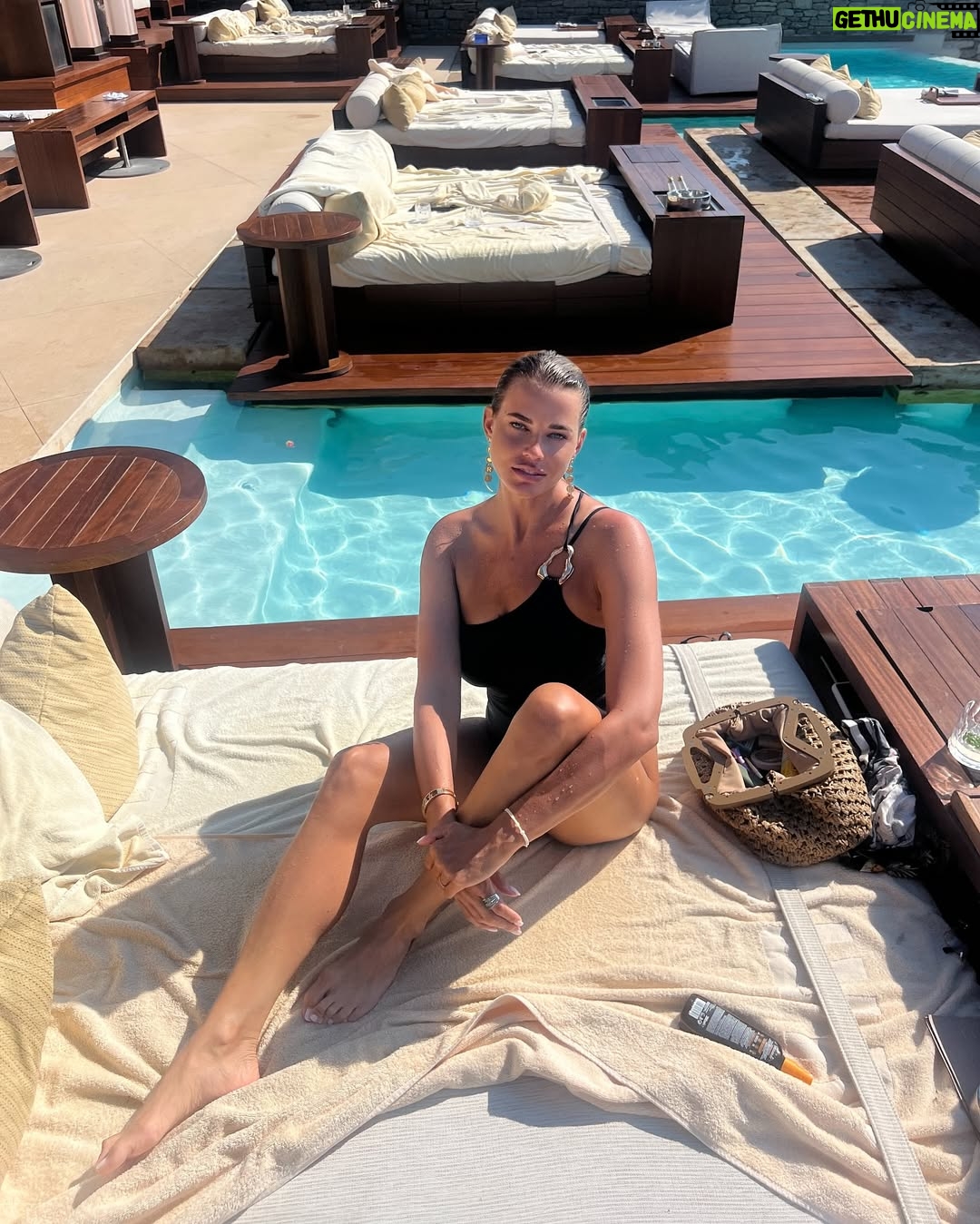 Ivana Mrázová - 3 Likes - Leaving paradise 💙 Until next time! ✌🏼