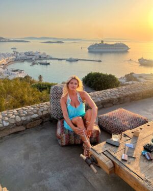 Ivana Mrázová Instagram - Sipping sunsets in Mykonos 🧡🌅
