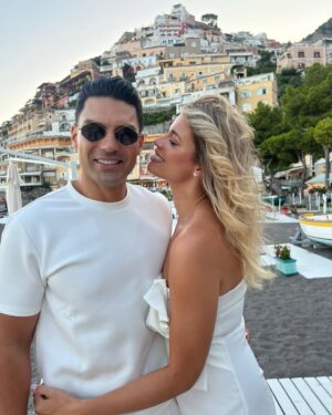 Ivana Mrázová Instagram - Sunset views, lifelong friends, and a birthday we won’t forget.
Amalfi, you were a dream 🌅 ❤️