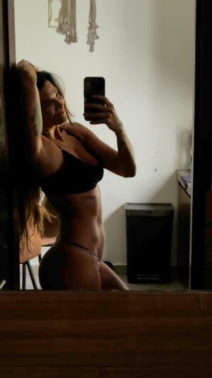 Ivana Nadal Instagram - Mi besito suena láser? 🤌🏽
.
.
.
Ay Tulumcito, que bien me haces 🦋
