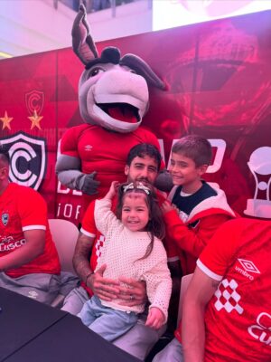 Ivana Yturbe Instagram - Feliz dĆa del padre al mejor papĆ” del mundo. Una de las cosas que mĆ”s me enamoraron de ti fue esta faceta tuya š Gracias por cuidarnos por amarnos y por siempre estaršš¾ Sin ti nada serĆa igual, tus besos son nuestra mejor vitamina y amanecer cada dĆa contigo es algo que quiero para toda la vida š