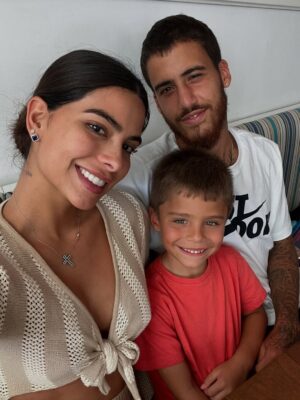 Ivana Yturbe Instagram - Feliz dĆa del padre al mejor papĆ” del mundo. Una de las cosas que mĆ”s me enamoraron de ti fue esta faceta tuya š Gracias por cuidarnos por amarnos y por siempre estaršš¾ Sin ti nada serĆa igual, tus besos son nuestra mejor vitamina y amanecer cada dĆa contigo es algo que quiero para toda la vida š