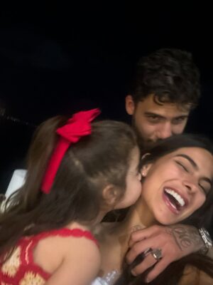 Ivana Yturbe Instagram - Feliz dĆa del padre al mejor papĆ” del mundo. Una de las cosas que mĆ”s me enamoraron de ti fue esta faceta tuya š Gracias por cuidarnos por amarnos y por siempre estaršš¾ Sin ti nada serĆa igual, tus besos son nuestra mejor vitamina y amanecer cada dĆa contigo es algo que quiero para toda la vida š