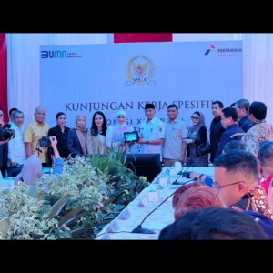 Iyeth Bustami Instagram - Rabu, 12 Maret 2025

Kunjungan ke TBBM Panjang, didampingi oleh Dirjen Migas Kementerian ESDM RI, Dirut PT Pertamina Patra Niaga dan Manajemen TBBM Lampung, Kepala BPH Migas, Pemda Provinsi Lampung..
,dilanjut Pertemuan dengan: Dirjen Ketenagalistrikan KESDM RI, Dirut PT PLN (Persero) dan PLN Unit Induk Distribusi Lampung, Dirut PTBA, Kepala Dinas ESDM Provinsi Lampung

Membahas ketersediaan BBM dan Gas elpiji 3kg dalam menghadapi lonjakan kebutuhan masyarakat menjelang hari raya Idul Fitri 1446 H
Memastikan kehadiran PLN siap siaga, memonitor secara khusus kelistrikan berjalan normal

Komisi XII DPRRI in Action