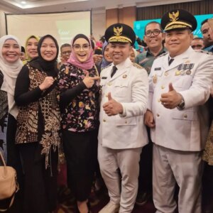 Iyeth Bustami Instagram - Melalui perjuangan yang berlapis..menempuh ombak dan badai, mengadah tangan, bermunajat kpd NYA dan dgn kebesaranNYA..Alhamdulillah KUN, jadilah hamba Allah Abdul Wahid dan SF Hariyanto sebagai Gubernur dan Wakil Gubernur Riau periode 2025-2030.
Trimakasih utk seluruh masyarakat Riau atas doa dan dukungannya..dan tetap tak putus doa, semoga Beliau" diberikan kesehatan dlm menjalankan tugas beratnya, serta amanah, sebagai pemimpin yang sllu membela rakyat dan dicintai rakyat, utk kemajuan dan kesejahteraan Riau kedepan, insyaAllah..aamiin🤲