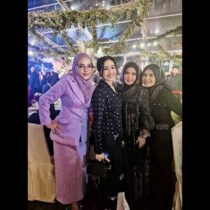 Iyeth Bustami Instagram - 🤍
Happy wedding anaknda Adira & Adrian
Doa terbaik..til jannah🤲