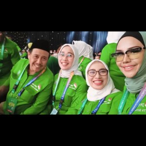 Iyeth Bustami Instagram - Puncak Harlah PKB'27
Puncak keseruan💚

#pkb
#muhaiminiskandar 
#harlahpkb27
#alhamdulilah 
#allahuakbar